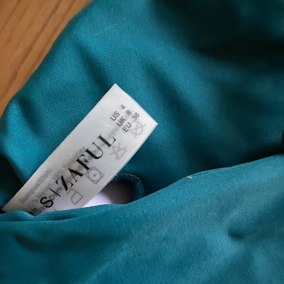 Matching bikini set - Picture 3 of 3